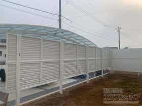 のフェンス・柵 ミエーネフェンス 目隠しルーバータイプ 2段支柱 自立建て用 施工例