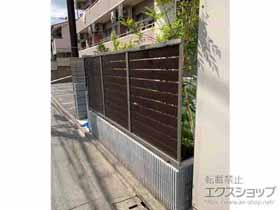 のフェンス・柵 フェンスAB YS3型 横スリット3 木調カラー　フリーポールタイプ 施工例