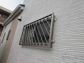 の面格子・窓格子 【02／1F 北キッチン／特注】アルミ面格子 ヒシクロス 施工例