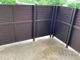 のフェンス・柵 ミエーネフェンス 目隠しルーバータイプ 2段支柱 自立建て用 施工例