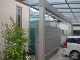 のフェンス・柵 ミエーネフェンス 目隠しルーバータイプ 2段支柱 自立建て用 施工例