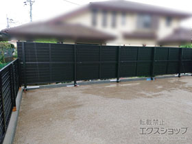 のフェンス・柵 ミエーネフェンス 目隠しルーバータイプ 2段支柱 自立建て用 施工例