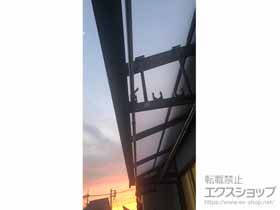 のバルコニー・ベランダ屋根 ソラリア F型 ルーフタイプ 単体積雪〜20cm対応+吊り下げ式固定物干し 施工例
