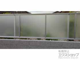 のフェンス・柵 シンプレオフェンスP1F型 目隠しポリカパネル　自由柱施工 施工例