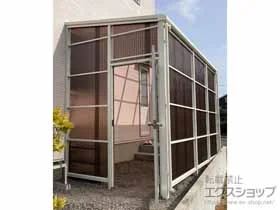 LIXIL(リクシル)のストックヤード スピーネストックヤードF型 波板タイプ ヤード仕様 積雪50cm対応+ドアクローザー 施工例