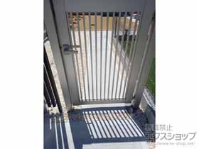 の門扉 シンプレオ門扉10型 たて粗格子 片開き 門柱使用 施工例