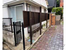 のフェンス・柵 ミエーネ目隠しルーバーフェンス 上段のみ設置 自立建て用 施工例