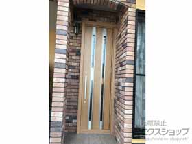 の玄関ドア リシェント玄関ドア3 断熱K4仕様 片開き仕様(ランマ無)外観右吊元 M24型 ※手動仕様+下枠巾木（小）／下枠段差緩和材（ステンレス）／補強プレート 施工例