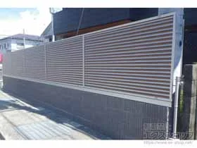 YKKAPのフェンス ルシアスフェンスF05型 横ルーバー 自由柱タイプ 施工例