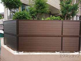 のフェンス・柵 ミエーネフェンス 目隠しルーバータイプ 2段支柱 自立建て用 施工例
