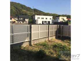 のフェンス・柵 ミエーネフェンス 目隠しルーバータイプ 2段支柱 自立建て用 施工例