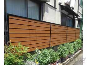 のフェンス・柵 モクアルフェンス 　目隠しタイプ 2段支柱 自立建て用　（パネル1段） 施工例
