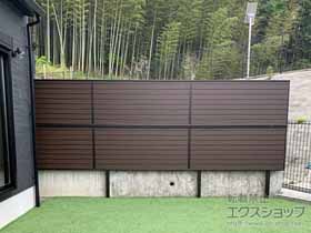 のフェンス・柵 モクアルフェンス 目隠しタイプ 2段支柱 自立建て用 施工例