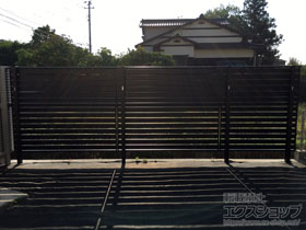 のフェンス・柵 モクアルフェンス 横板タイプ 2段支柱 自立建て用 施工例