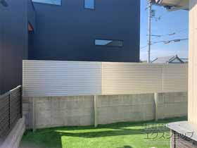 のフェンス・柵 ミエーネフェンス 目隠しルーバータイプ 2段支柱 上段のみ自立建て用 施工例