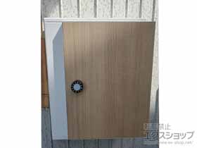 の機能門柱・ポスト ポスト 横入れ前出し 壁付・防滴タイプ 本体：【KS-MB31SN-L-W-ASH】 施工例