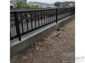 のフェンス・柵 ミエッタフェンス 防犯たて格子タイプ　自由柱施工 施工例