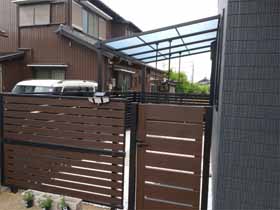 のフェンス・柵 モクアルフェンス 横板タイプ 2段支柱 自立建て用 （パネル2段） 施工例