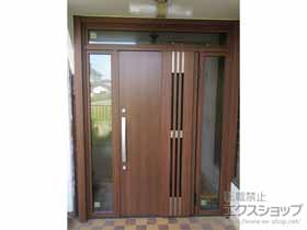 の玄関ドア リシェント玄関ドア3 断熱K4仕様 両袖仕様(ランマ付)外観右吊元 M83型 ※手動仕様 施工例