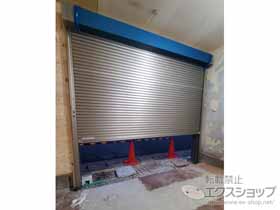 のガレージシャッター ガレージシャッタークワトロ 電動式 内部付タイプ 施工例