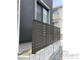 のフェンス・柵 モクハイフェンス アルミ色タイプ フリーポールタイプ 施工例