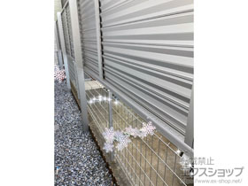 のフェンス・柵 ミエーネフェンス 目隠しルーバータイプ 2段支柱 上段のみ自立建て用 施工例