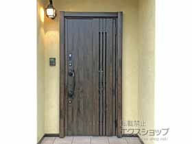 の玄関ドア リシェント玄関ドア3 断熱K4仕様 片開き仕様(ランマ無)外観右吊元 M83型 ※タッチキー仕様(キー付リモコン) 施工例
