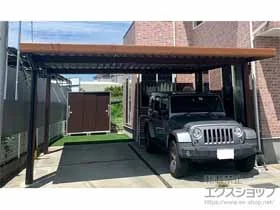 YKKAPのカーポート レオンポートneo Smart 2台用 角柱4本柱 積雪～30cm対応 木調マテリアルカラー 施工例