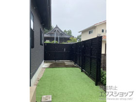 のフェンス・柵 ミエーネフェンス 目隠しルーバータイプ 2段支柱 自立建て用 施工例