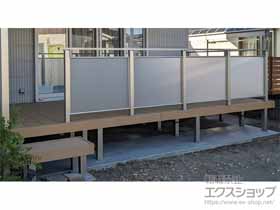 のウッドデッキ リウッドデッキ 200＋独立式 リウッドステップ2型＋ルシアスデッキフェンスB04型＜ポリカパネルタイプ＞ 施工例