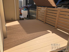 のウッドデッキ リウッドデッキ200+リウッドデッキフェンス3型＜横スリット＞ 施工例