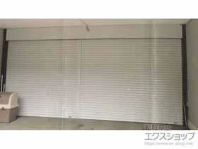 鈴木シャッターのガレージシャッター プラテアII スチールタイプ 手動式 *2連装仕様（中柱あり） 施工例