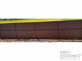 Value Selectのフェンス・柵・塀 モクアルフェンス 目隠しタイプ 2段支柱 自立建て用　（パネル2段） 施工例