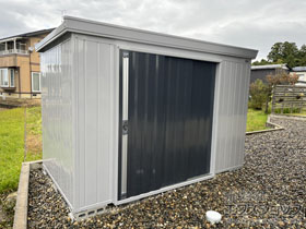 の物置・屋外倉庫 FORTA屋根傾斜変更タイプ 豪雪型 3050×1790×2085 FK-3018S-CG 施工例