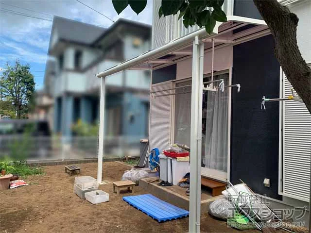 YKKAPのテラス屋根 ソラリア R型 テラスタイプ 単体 積雪～20cm対応+吊り下げ式固定物干し 標準タイプ 施工例