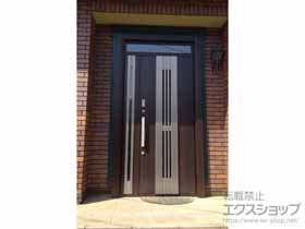 の玄関ドア リシェント玄関ドア3 断熱K4仕様 親子仕様(ランマ付)外観右吊元 M84型 ※カザスプラス仕様 施工例