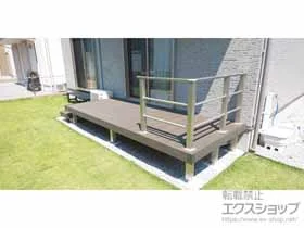 YKKAPのウッドデッキ リウッドデッキ 200+独立式リウッドステップ2型（1段）+ルシアスデッキフェンスB03型＜横格子2本タイプ＞ 施工例