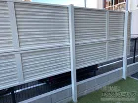 Value Selectのフェンス・柵・塀 ミエーネフェンス 目隠しルーバータイプ 2段支柱 自立建て用2段支柱 施工例