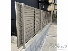 Value Selectのフェンス・柵・塀 ミエーネフェンス 目隠しルーバータイプ 自由柱施工 施工例