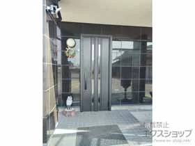 LIXIL リクシル(トステム)の玄関ドア リシェント玄関ドア3 断熱K4仕様 片開き仕様(ランマ無)外観右吊元 G15型 ※手動仕様 施工例