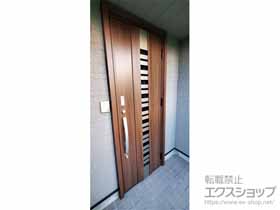 の玄関ドア リシェント玄関ドア3 断熱K4仕様 片開き仕様(ランマ無)外観右吊元 G82型 ※タッチキー仕様(リモコンタイプ) 施工例