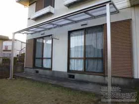 YKKAPのテラス屋根 ソラリア F型 テラスタイプ 単体 積雪～20cm対応+吊り下げ式 固定物干し 標準 標準 施工例