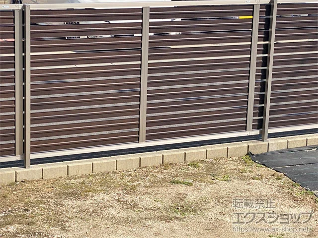 Value Selectのフェンス・柵・塀 モクハイフェンス 木調カラー フリーポールタイプ 施工例