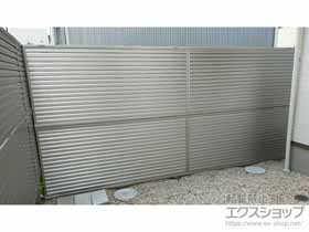のフェンス・柵 ミエーネフェンス 目隠しルーバータイプ 2段支柱 自立建て用 施工例