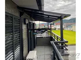 LIXIL(リクシル)のバルコニー屋根 テラスVS F型 屋根タイプ 単体 積雪～30cm対応＋吊下げ物干しBセット 施工例