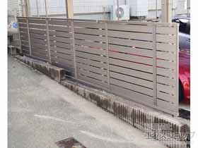 のフェンス・柵 モクハイフェンス アルミ色タイプ　フリーポールタイプ 施工例