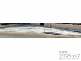 のカーゲート スペースガード（車止め ）F48型・ステンレス製 施工例