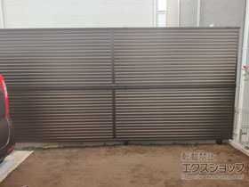 のフェンス・柵 ミエーネフェンス 目隠しルーバータイプ 2段支柱 自立建て用 施工例