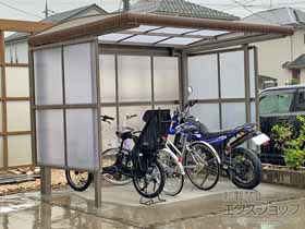 のサイクルポート・駐輪場 フーゴAプラス パーク (アーチスタイル) パネル3面囲い 積雪〜20cm対応　※木調色 施工例