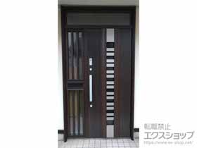 の玄関ドア リシェント玄関ドア3 断熱K4仕様 片袖飾り仕様(ランマ付)外観右吊元 G82型 ※タッチキー仕様(キー付リモコン)+下枠段差緩和材／スペーサーセット（1mm・3mm・5mm）／エントリーセット(タッ 施工例